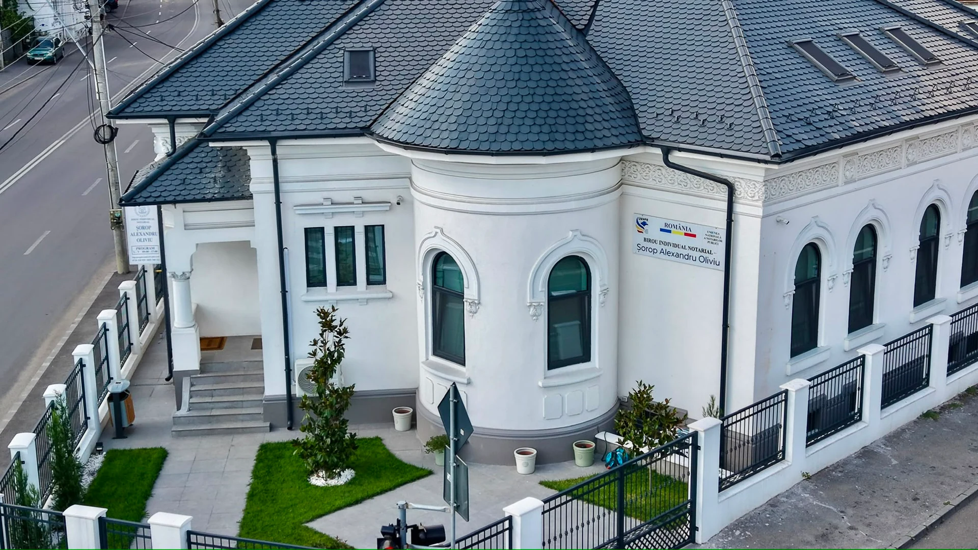 Fațada clădirii în care funcționează biroul notarial